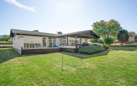 Evald - 200M from the Sea: Bleu, Arbuste, Chalet, Couverture De Sol, Jardin, Biens, Ombre, Aménagement Paysager, Ferme, Eco Hôtel