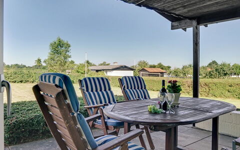 Evald - 200M from the Sea: Bleu, Arbuste, Chalet, Couverture De Sol, Jardin, Biens, Ombre, Aménagement Paysager, Ferme, Eco Hôtel