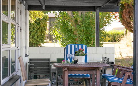 Evald - 200M from the Sea: Bleu, Arbuste, Chalet, Couverture De Sol, Jardin, Biens, Ombre, Aménagement Paysager, Ferme, Eco Hôtel