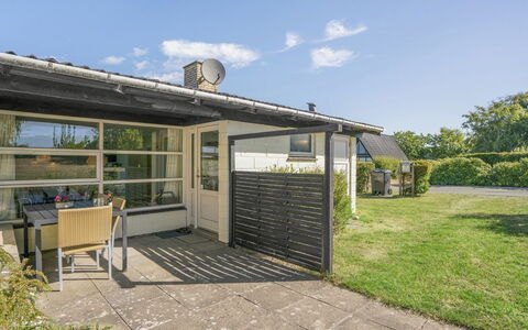 Evald - 200M from the Sea: Bleu, Arbuste, Chalet, Couverture De Sol, Jardin, Biens, Ombre, Aménagement Paysager, Ferme, Eco Hôtel