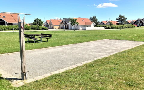 Arwin - 250M from the Sea: Bois, Chalet, Dur, Planche, Tache De Bois, Batiments Jardin, Conception, Cour, Cabane En Rondins, Arrière-Cour
