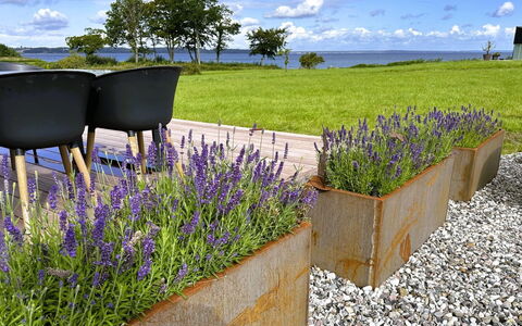 Anny - 100M from the Sea: Domicile, Toit, Maison, Chalet, Biens, Porte, Porche, Siding, Ferme, Ombre