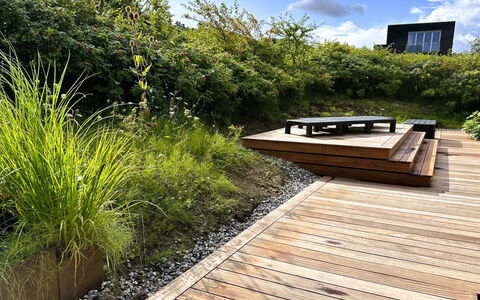 Anny - 100M from the Sea: Domicile, Toit, Maison, Chalet, Biens, Porte, Porche, Siding, Ferme, Ombre