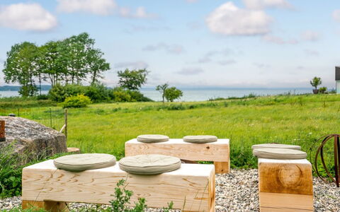 Anny - 100M from the Sea: Herbe, Maison, Toit, Domicile, Chalet, Arbuste, Lot Terre, Zone Rurale, Ferme, Couverture De Sol