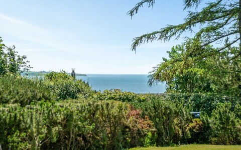 Bisera - 150M from the Sea: Bleu, Arbuste, Chalet, Couverture De Sol, Jardin, Biens, Ombre, Aménagement Paysager, Ferme, Eco Hôtel