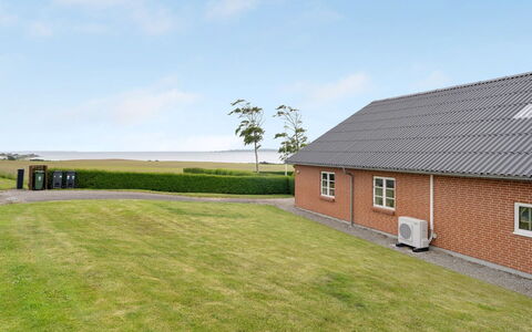 Ringulf - 350M from the Sea: Bois, Chalet, Dur, Planche, Tache De Bois, Batiments Jardin, Conception, Cour, Cabane En Rondins, Arrière-Cour