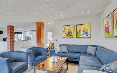 Ringulf - 350M from the Sea: Bleu, Arbuste, Chalet, Couverture De Sol, Jardin, Biens, Ombre, Aménagement Paysager, Ferme, Eco Hôtel
