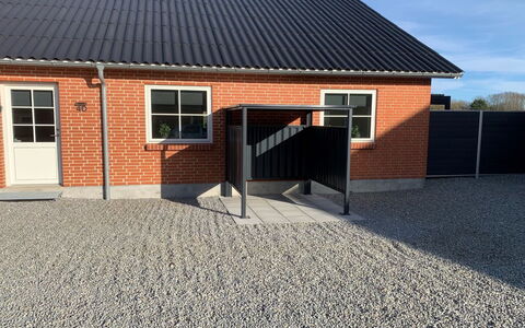 Ringulf - 350M from the Sea: Bleu, Arbuste, Chalet, Couverture De Sol, Jardin, Biens, Ombre, Aménagement Paysager, Ferme, Eco Hôtel
