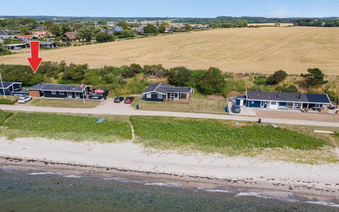Akseline - 20M from the Sea: Toit, Domicile, Maison, Siding, Chalet, Composite, Porte, Fenêtre À Guillotine, Biens, Cheminée