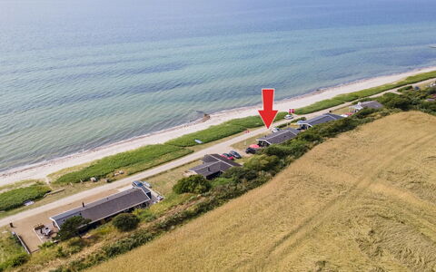 Akseline - 20M from the Sea: Toit, Domicile, Maison, Siding, Chalet, Composite, Porte, Fenêtre À Guillotine, Biens, Cheminée