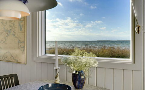 Akseline - 20M from the Sea: Bleu, Arbuste, Chalet, Couverture De Sol, Jardin, Biens, Ombre, Aménagement Paysager, Ferme, Eco Hôtel
