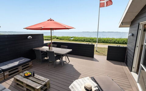 Akseline - 20M from the Sea: Bleu, Arbuste, Chalet, Couverture De Sol, Jardin, Biens, Ombre, Aménagement Paysager, Ferme, Eco Hôtel
