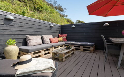 Akseline - 20M from the Sea: Bleu, Arbuste, Chalet, Couverture De Sol, Jardin, Biens, Ombre, Aménagement Paysager, Ferme, Eco Hôtel