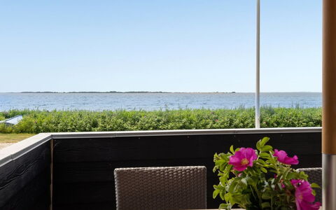 Akseline - 20M from the Sea: Bleu, Arbuste, Chalet, Couverture De Sol, Jardin, Biens, Ombre, Aménagement Paysager, Ferme, Eco Hôtel