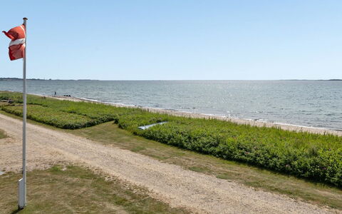 Akseline - 20M from the Sea: Bleu, Arbuste, Chalet, Couverture De Sol, Jardin, Biens, Ombre, Aménagement Paysager, Ferme, Eco Hôtel