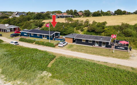 Pellervo - 20M from the Sea: Toit, Domicile, Maison, Siding, Chalet, Composite, Porte, Fenêtre À Guillotine, Biens, Cheminée