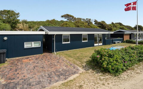 Pellervo - 20M from the Sea: Toit, Maison, Lot Terre, Domicile, Chalet, Biens, Batiments Jardin, Ombre, Cabane En Rondins, Aménagement Paysager