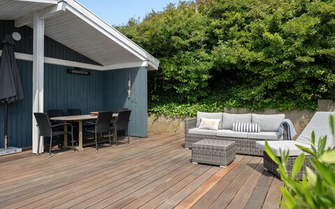 Pellervo - 20M from the Sea: Toit, Maison, Lot Terre, Domicile, Chalet, Biens, Batiments Jardin, Ombre, Cabane En Rondins, Aménagement Paysager