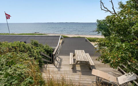 Pellervo - 20M from the Sea: Toit, Maison, Lot Terre, Domicile, Chalet, Biens, Batiments Jardin, Ombre, Cabane En Rondins, Aménagement Paysager