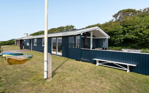 Pellervo - 20M from the Sea: Toit, Maison, Lot Terre, Domicile, Chalet, Biens, Batiments Jardin, Ombre, Cabane En Rondins, Aménagement Paysager
