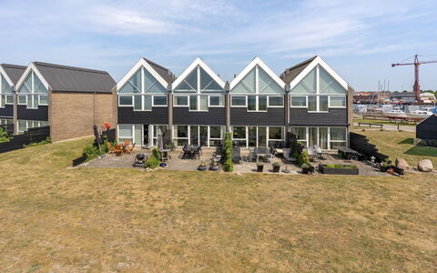 Lucjan - 50M from the Sea: Bleu, Arbuste, Chalet, Couverture De Sol, Jardin, Biens, Ombre, Aménagement Paysager, Ferme, Eco Hôtel
