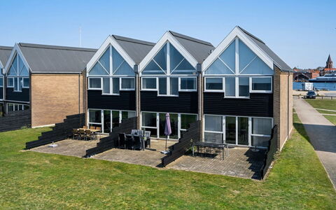 Ninne - 50M from the Sea: Bois, Toit, Architecture, Domicile, Maison, Chalet, Siding, Dur, Pente, Biens