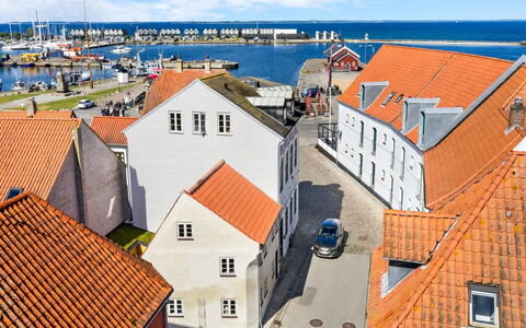 Gaby - 250M from the Sea: Bois, Toit, Architecture, Domicile, Maison, Chalet, Siding, Dur, Pente, Biens