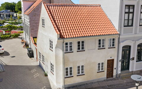 Gaby - 250M from the Sea: Bois, Toit, Architecture, Domicile, Maison, Chalet, Siding, Dur, Pente, Biens