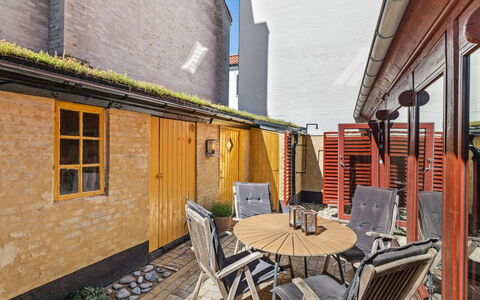 Gaby - 250M from the Sea: Bois, Toit, Architecture, Domicile, Maison, Chalet, Siding, Dur, Pente, Biens
