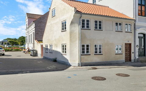 Gaby - 250M from the Sea: Bois, Toit, Architecture, Domicile, Maison, Chalet, Siding, Dur, Pente, Biens