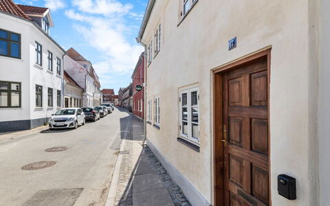 Gaby - 250M from the Sea: Bois, Toit, Architecture, Domicile, Maison, Chalet, Siding, Dur, Pente, Biens