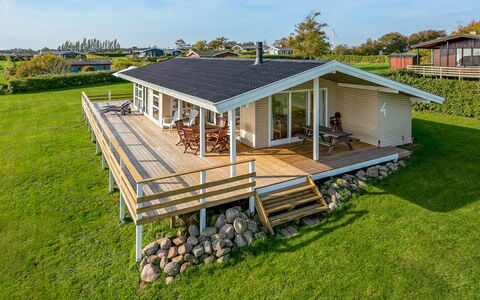 Arton - 300M from the Sea: Bleu, Arbuste, Chalet, Couverture De Sol, Jardin, Biens, Ombre, Aménagement Paysager, Ferme, Eco Hôtel