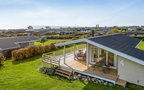 Arton - 300M from the Sea: Bleu, Arbuste, Chalet, Couverture De Sol, Jardin, Biens, Ombre, Aménagement Paysager, Ferme, Eco Hôtel