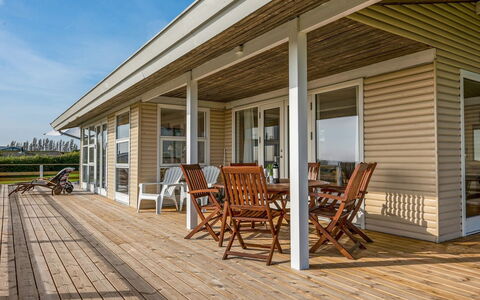 Arton - 300M from the Sea: Bleu, Arbuste, Chalet, Couverture De Sol, Jardin, Biens, Ombre, Aménagement Paysager, Ferme, Eco Hôtel