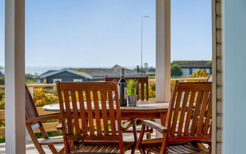 Arton - 300M from the Sea: Bleu, Arbuste, Chalet, Couverture De Sol, Jardin, Biens, Ombre, Aménagement Paysager, Ferme, Eco Hôtel