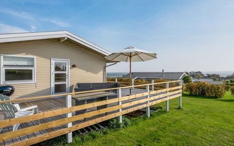 Arton - 300M from the Sea: Bleu, Arbuste, Chalet, Couverture De Sol, Jardin, Biens, Ombre, Aménagement Paysager, Ferme, Eco Hôtel