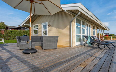 Arton - 300M from the Sea: Bleu, Arbuste, Chalet, Couverture De Sol, Jardin, Biens, Ombre, Aménagement Paysager, Ferme, Eco Hôtel
