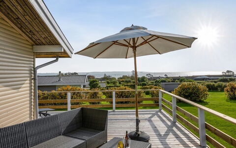 Arton - 300M from the Sea: Bleu, Arbuste, Chalet, Couverture De Sol, Jardin, Biens, Ombre, Aménagement Paysager, Ferme, Eco Hôtel