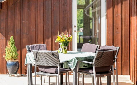Rathi - 250M from the Sea: Bois, Meubles, Mobilier De Jardin, Chaise, Table, Tableau De Plein Air, Table Cuisine Et Salle A Manger, Tache De Bois, Ombre, Dur