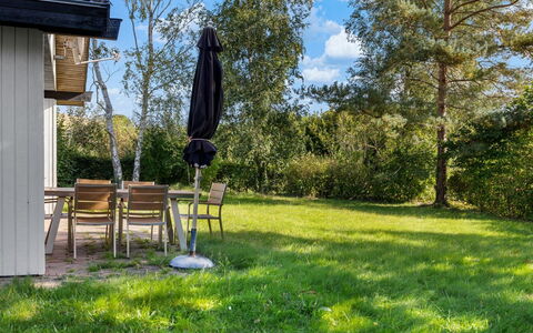 Kalle - 400M from the Sea: Domicile, Toit, Maison, Chalet, Biens, Porte, Porche, Siding, Ferme, Ombre