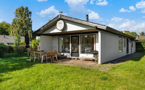 Kalle - 400M from the Sea: Appartement, Ombre, Balcon, Chaise, Clôture, Mobilier De Jardin, Aluminium, Gazon Artificiel