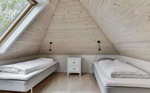 Wrage - 500M from the Sea: Lit, Chambre, Sol, Sol, Design Intérieur, Bois, Plafond, Meubles, Literie, Drap De Lit