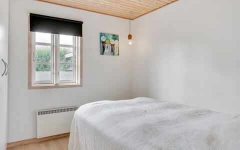 Gunlef - 50M from the Sea: Mur, Bois, Sol, Sol, Design Intérieur, Chambre, Plafond, Lit, Parquet, Domicile