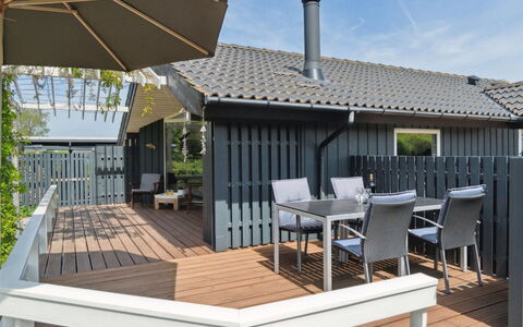 Kulben - 450M from the Sea: Bois, Toit, Domicile, Plate-Forme, Ombre, Composite, Porche, Mobilier De Jardin, Chalet, Siding