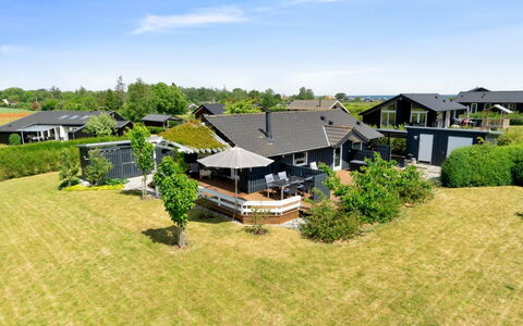 Kulben - 450M from the Sea: Toit, Zone Résidentielle, Maison, Domicile, Paysage, Lot Terre, Plaine, Banlieue, Biens, Chalet