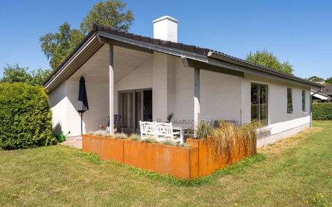 Ilppo - 200M from the Sea: Piscine, Mobilier De Jardin, Meubles, Recours, Dalle, Eco Hôtel, Ombre, Chaise, Loisir, Biens