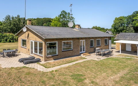 Ilda - 250M from the Sea: Toit, Maison, Domicile, Chalet, Siding, Biens, Allée, Batiments Jardin, Cour, Cabanon