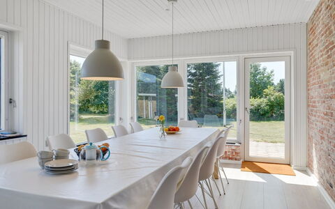 Ilda - 250M from the Sea: Toit, Maison, Domicile, Chalet, Siding, Biens, Allée, Batiments Jardin, Cour, Cabanon