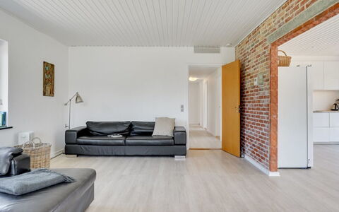 Ilda - 250M from the Sea: Toit, Maison, Domicile, Chalet, Siding, Biens, Allée, Batiments Jardin, Cour, Cabanon