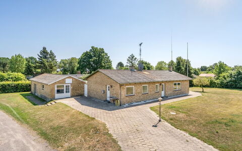 Ilda - 250M from the Sea: Toit, Maison, Domicile, Chalet, Siding, Biens, Allée, Batiments Jardin, Cour, Cabanon